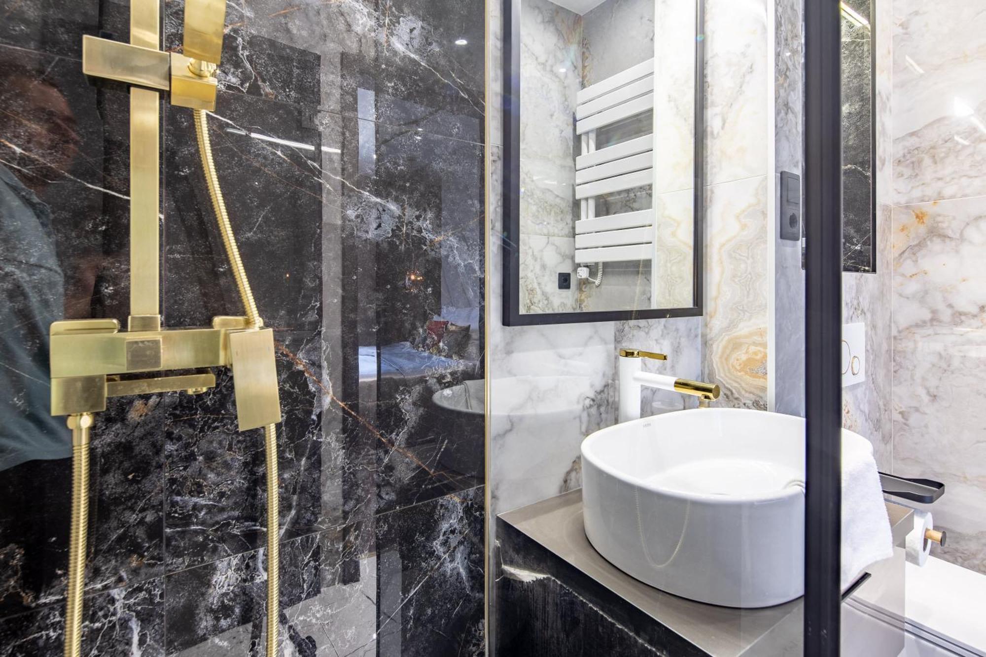 Ultra Central Luxury Budapest Bagian luar foto