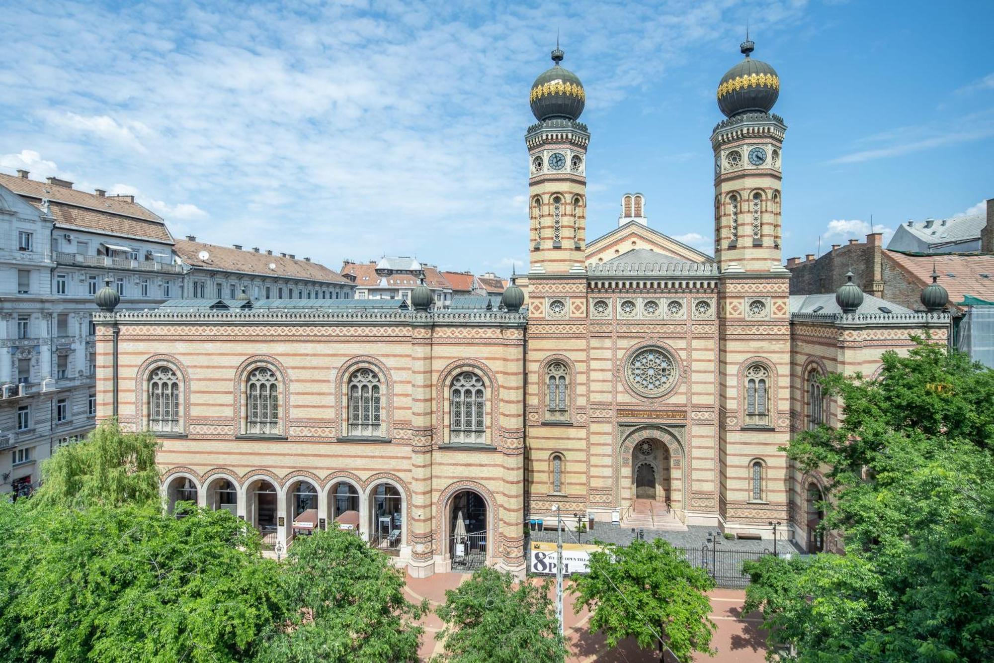 Ultra Central Luxury Budapest Bagian luar foto