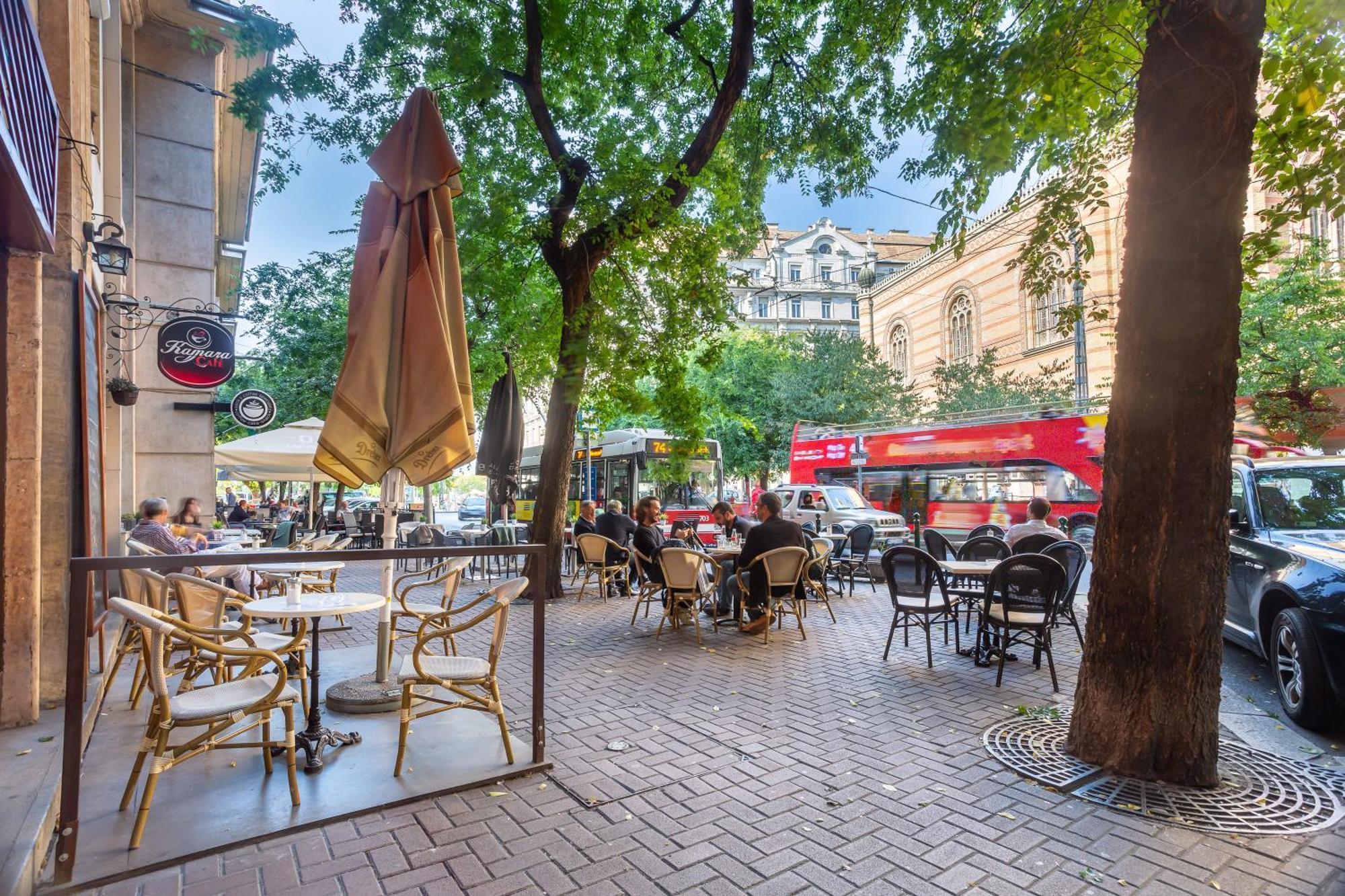Ultra Central Luxury Budapest Bagian luar foto