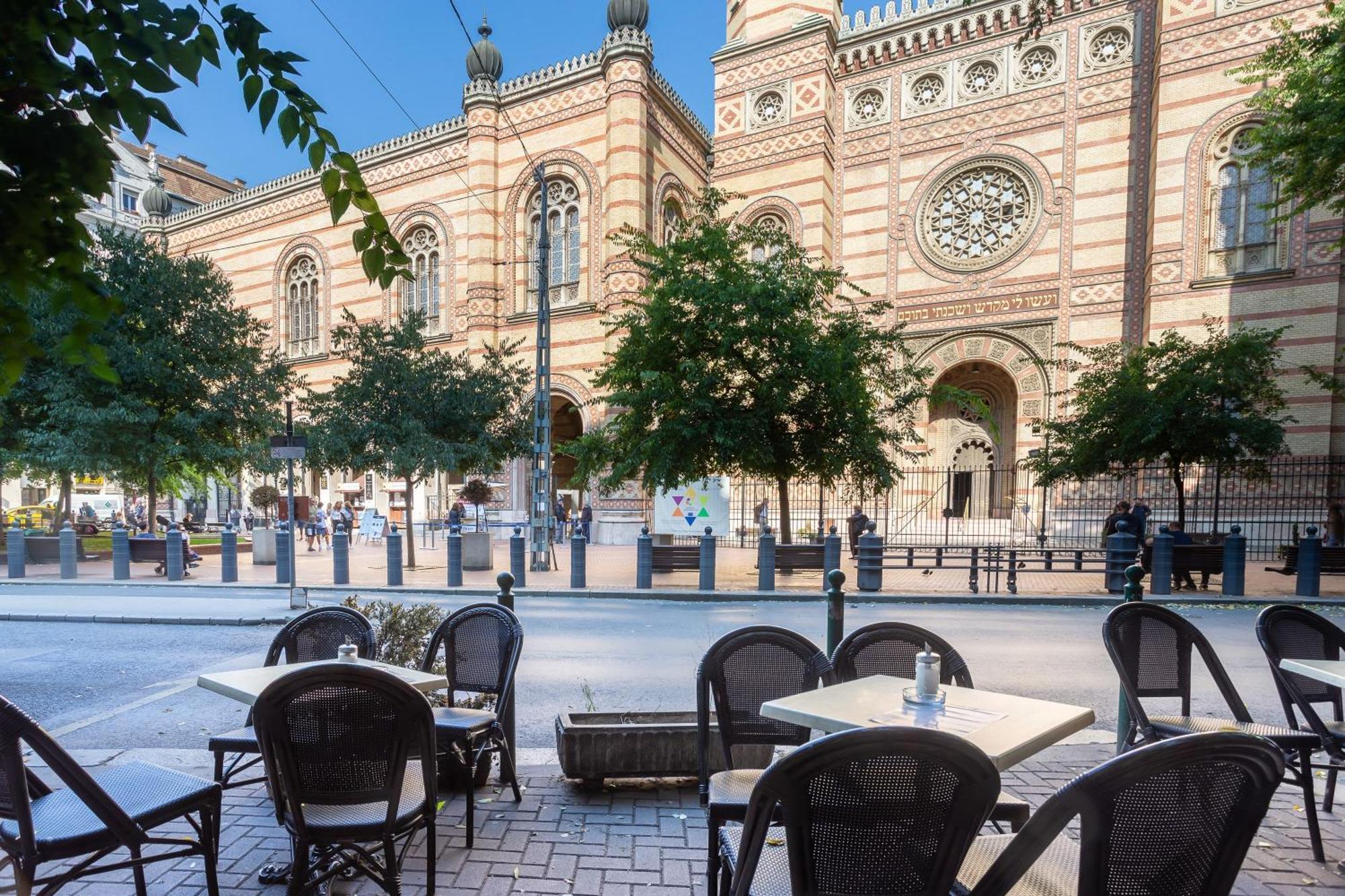 Ultra Central Luxury Budapest Bagian luar foto