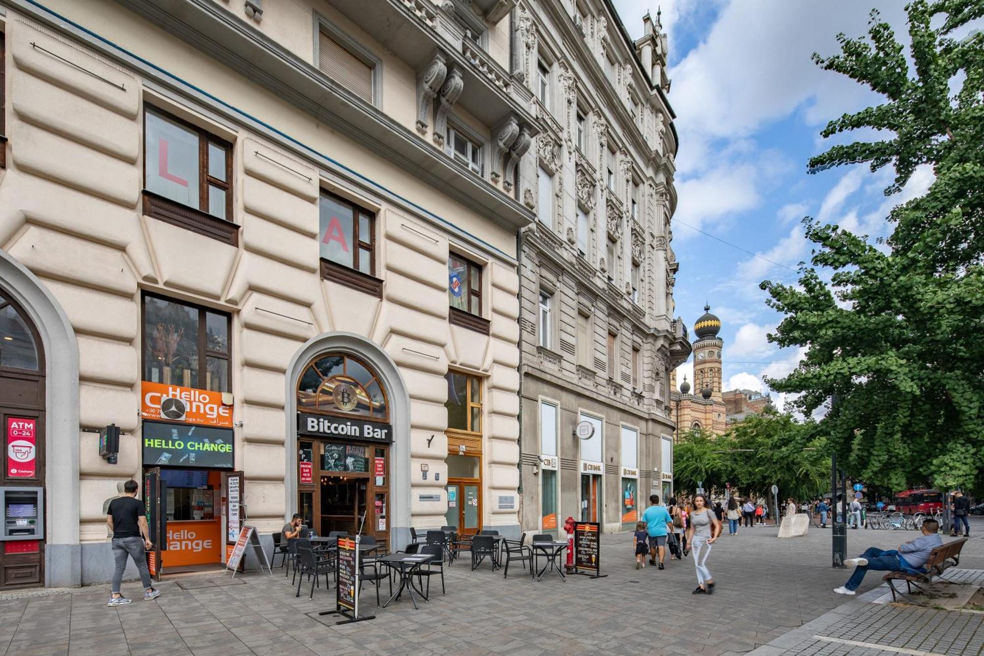Ultra Central Luxury Budapest Bagian luar foto