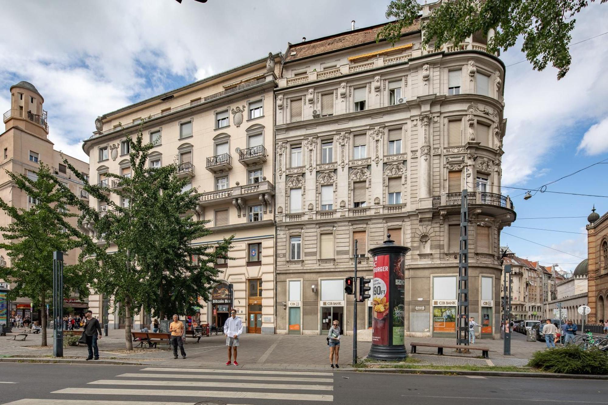 Ultra Central Luxury Budapest Bagian luar foto