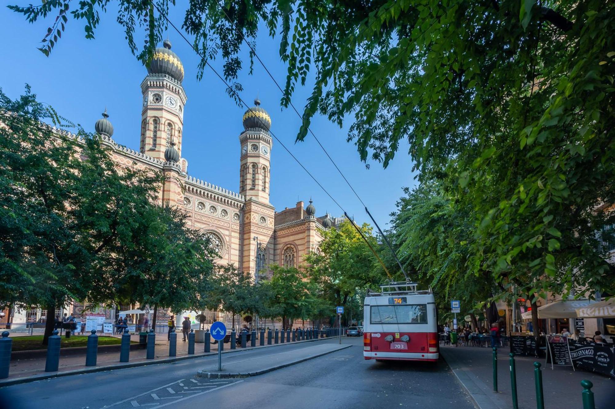 Ultra Central Luxury Budapest Bagian luar foto